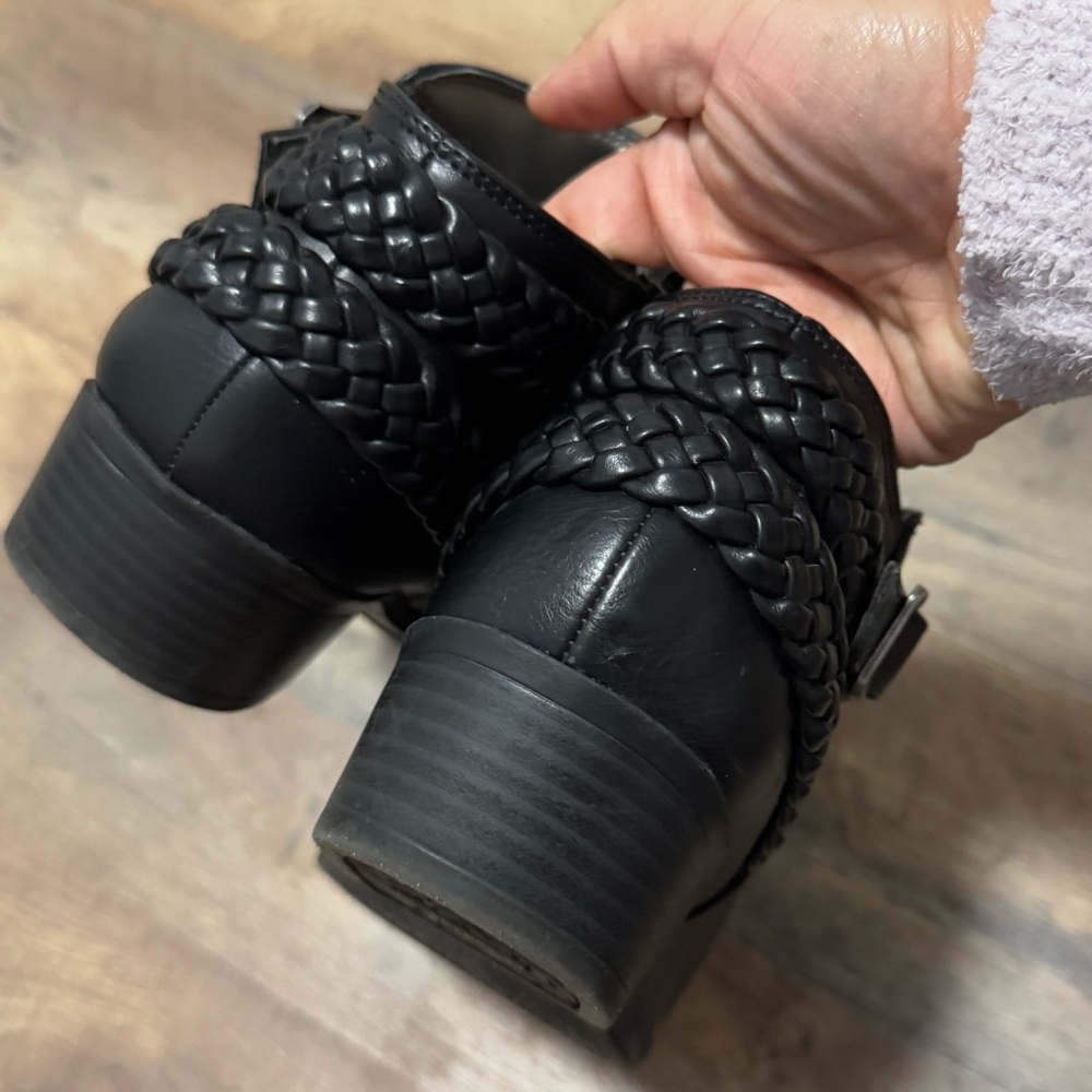 LifeStride Adriana Booties
Black Smooth Faux Leather Size 7.5W - Picture 4 of 7